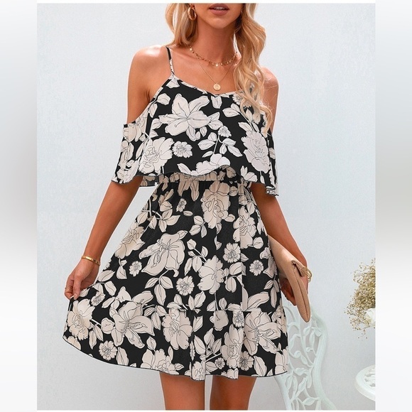 De Sepreso Dresses & Skirts - DE Sepreso Woman Black & White Floral Cutout Popover Dress, Size XL